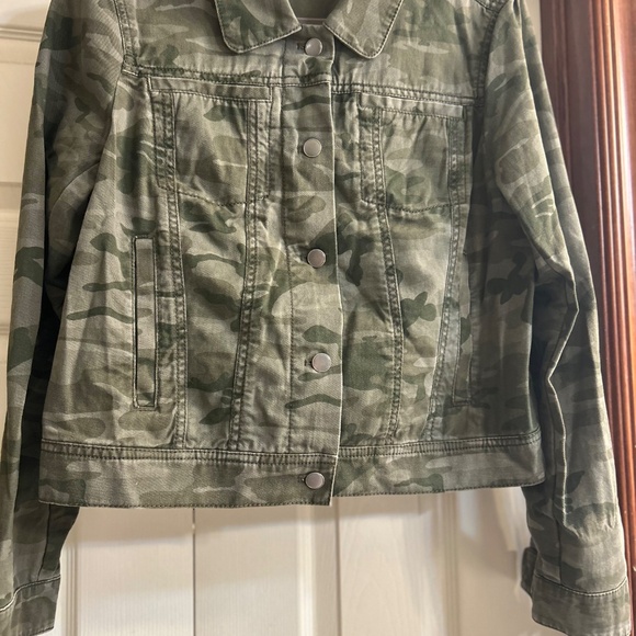 Loft Camouflage Cropped Jean Jacket.  New Without Tags - Picture 2 of 7